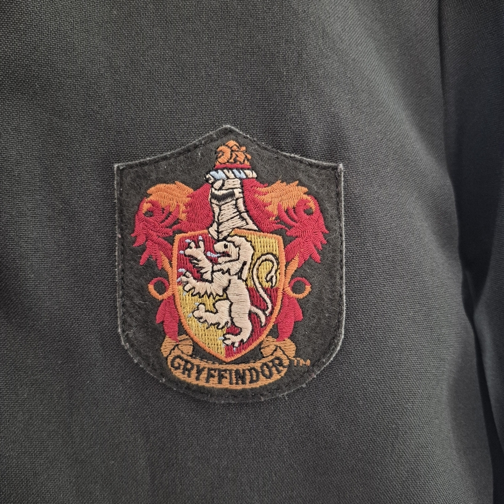 Gryffindor Youth Wizard Robe - Picture 3 of 11